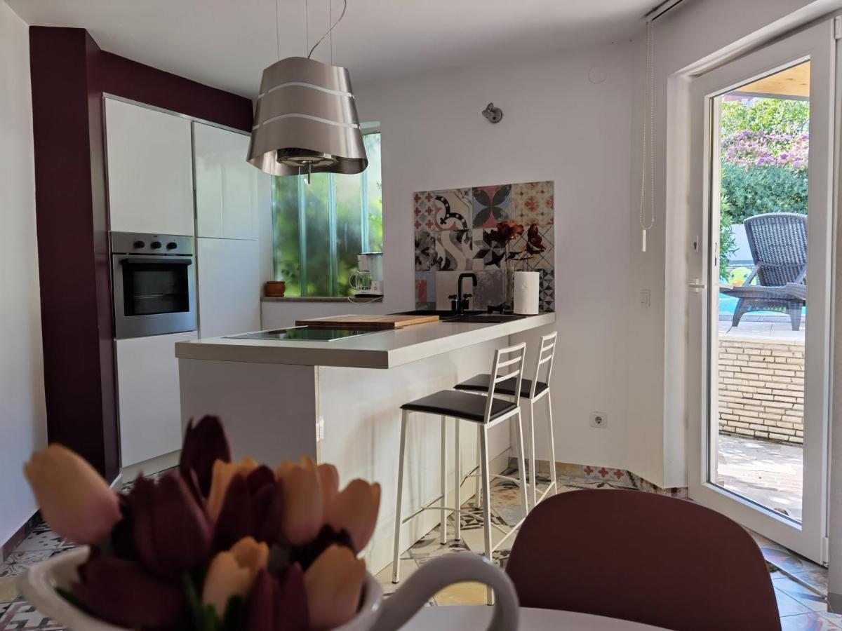 Pine And Lime Apartments Pula Exterior foto